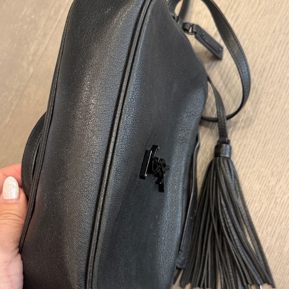 Yves Saint Laurent Lou Camera Bag in grained leather - Picture 4 of 4